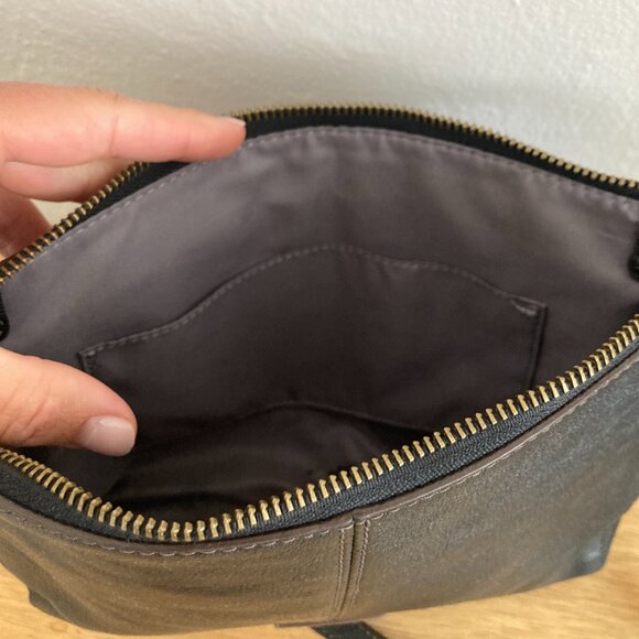 Fossil Leather Crossbody Purse Black Adjustable Strap Classic Minimalist Travel - Picture 7 of 15